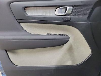 2024 Volvo XC40 B5 Plus Bright Theme