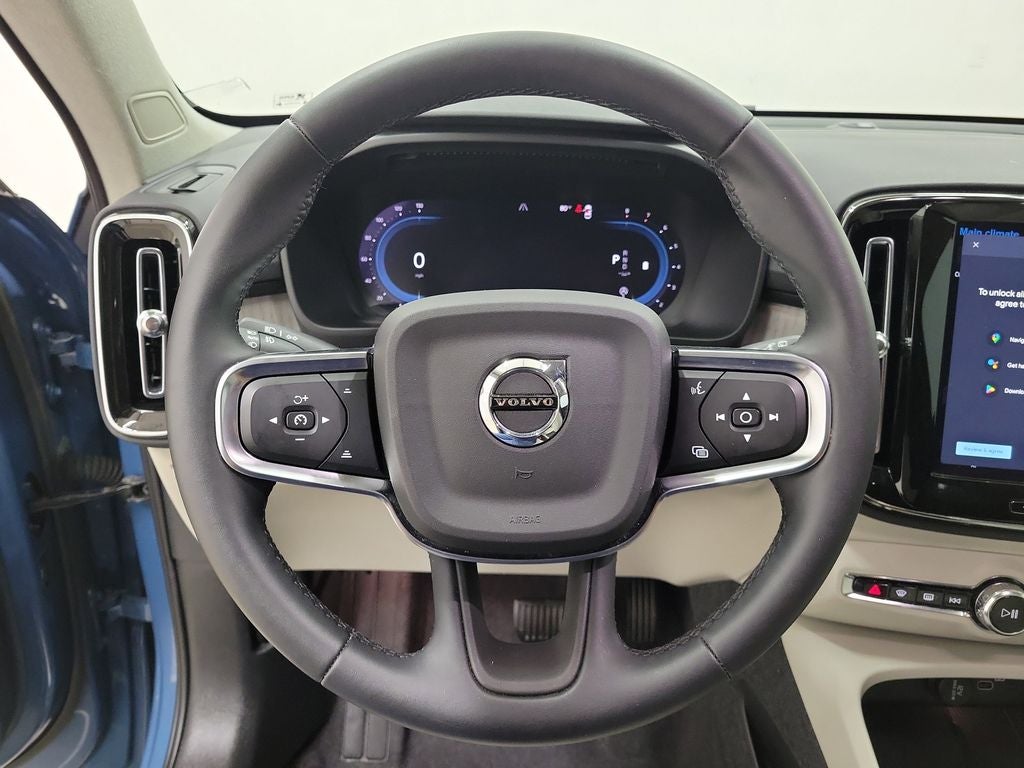 2024 Volvo XC40 B5 Plus Bright Theme