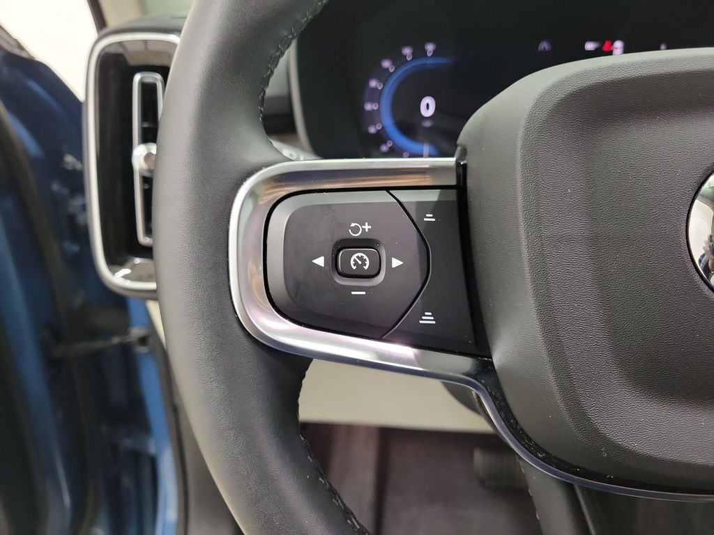 2024 Volvo XC40 B5 Plus Bright Theme
