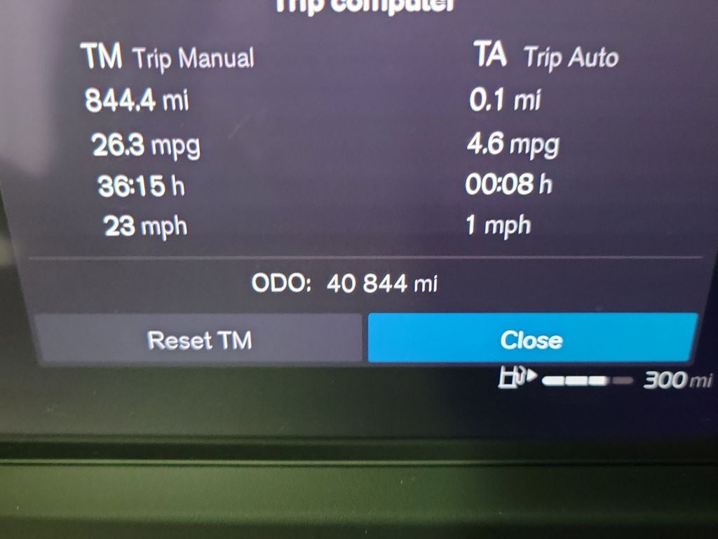 2024 Volvo XC40 B5 Plus Bright Theme