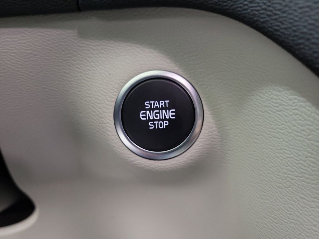 2024 Volvo XC40 B5 Plus Bright Theme