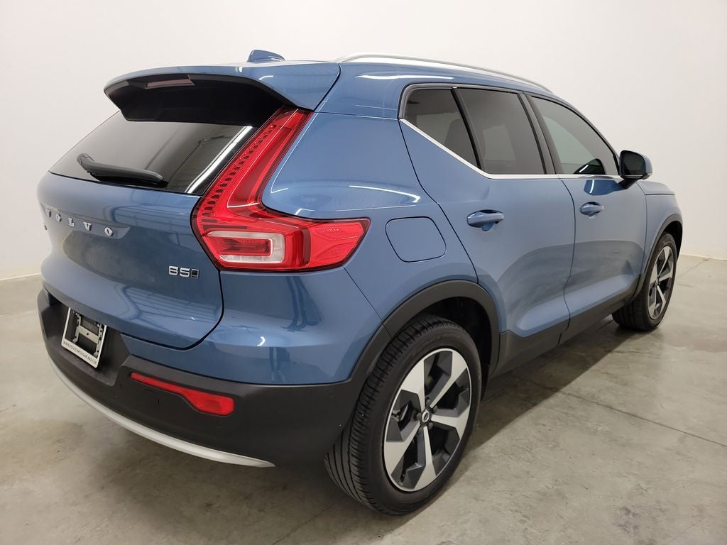 2024 Volvo XC40 B5 Plus Bright Theme