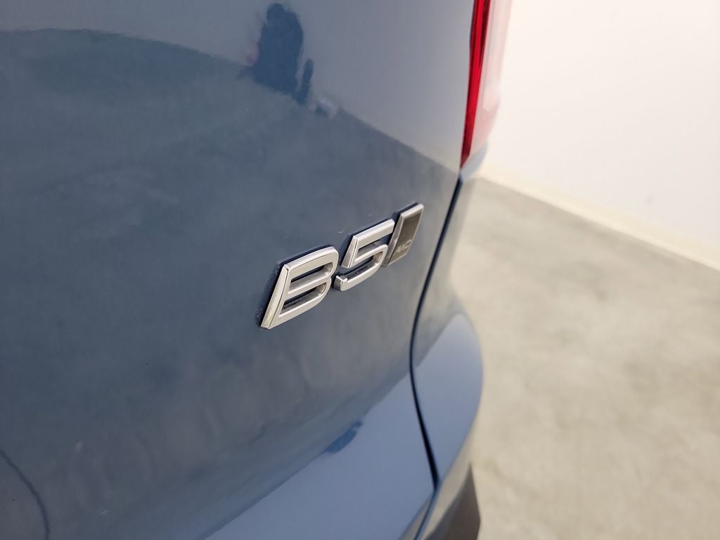 2024 Volvo XC40 B5 Plus Bright Theme