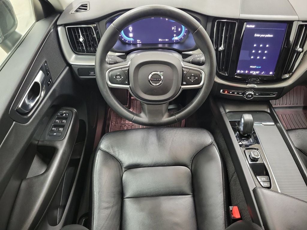 2025 Volvo XC40 B5 Plus Bright Theme