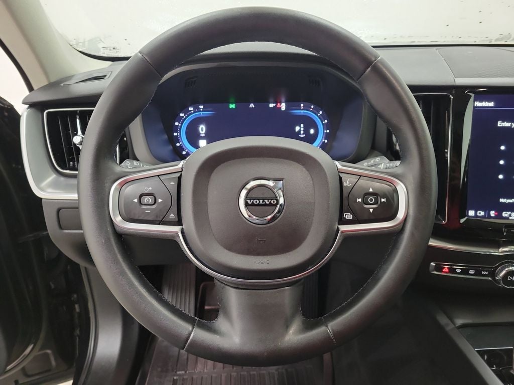 2025 Volvo XC40 B5 Plus Bright Theme