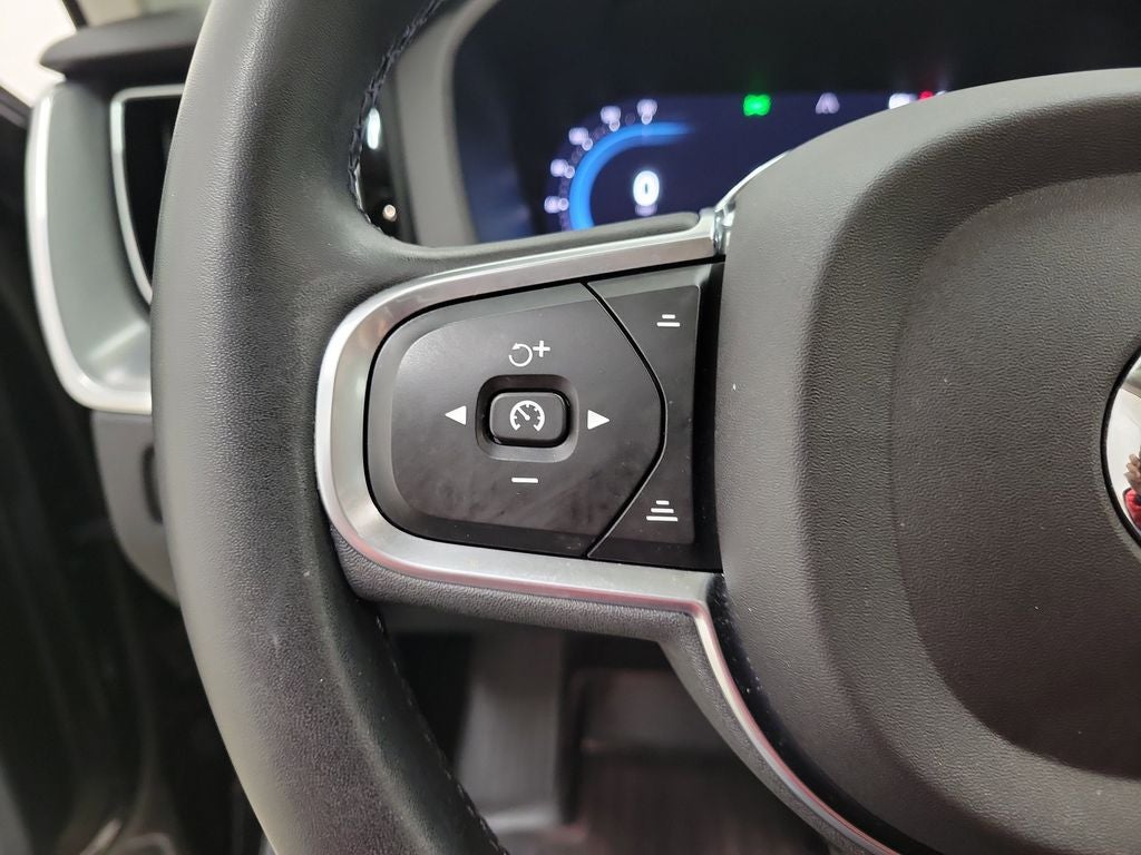 2025 Volvo XC40 B5 Plus Bright Theme