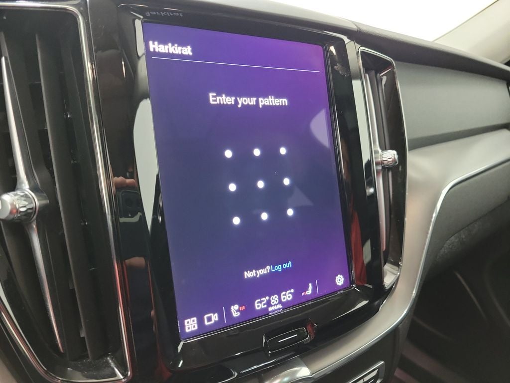 2025 Volvo XC40 B5 Plus Bright Theme