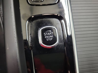 2025 Volvo XC40 B5 Plus Bright Theme