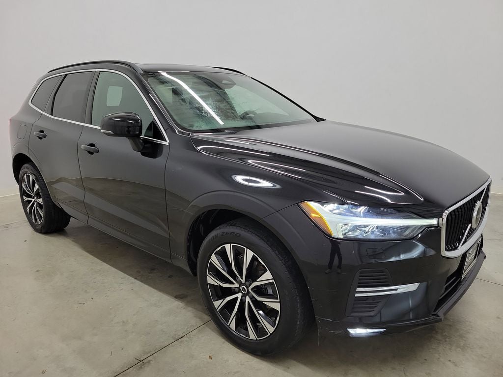 2025 Volvo XC40 B5 Plus Bright Theme