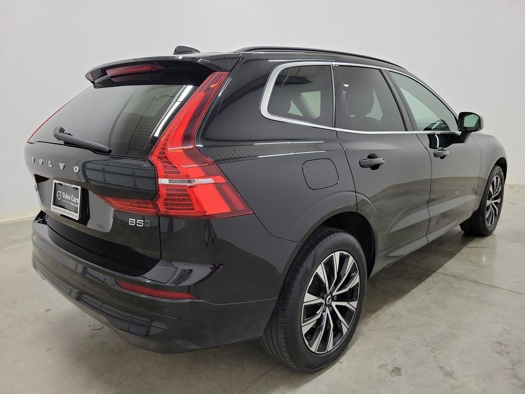2025 Volvo XC40 B5 Plus Bright Theme