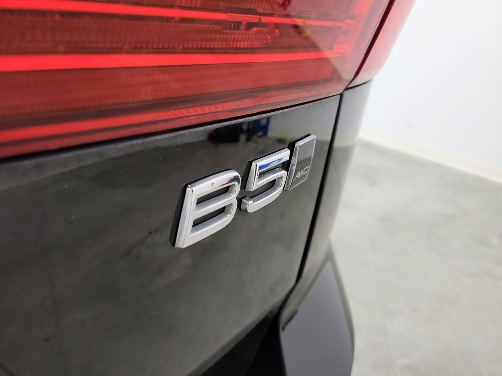 2025 Volvo XC40 B5 Plus Bright Theme