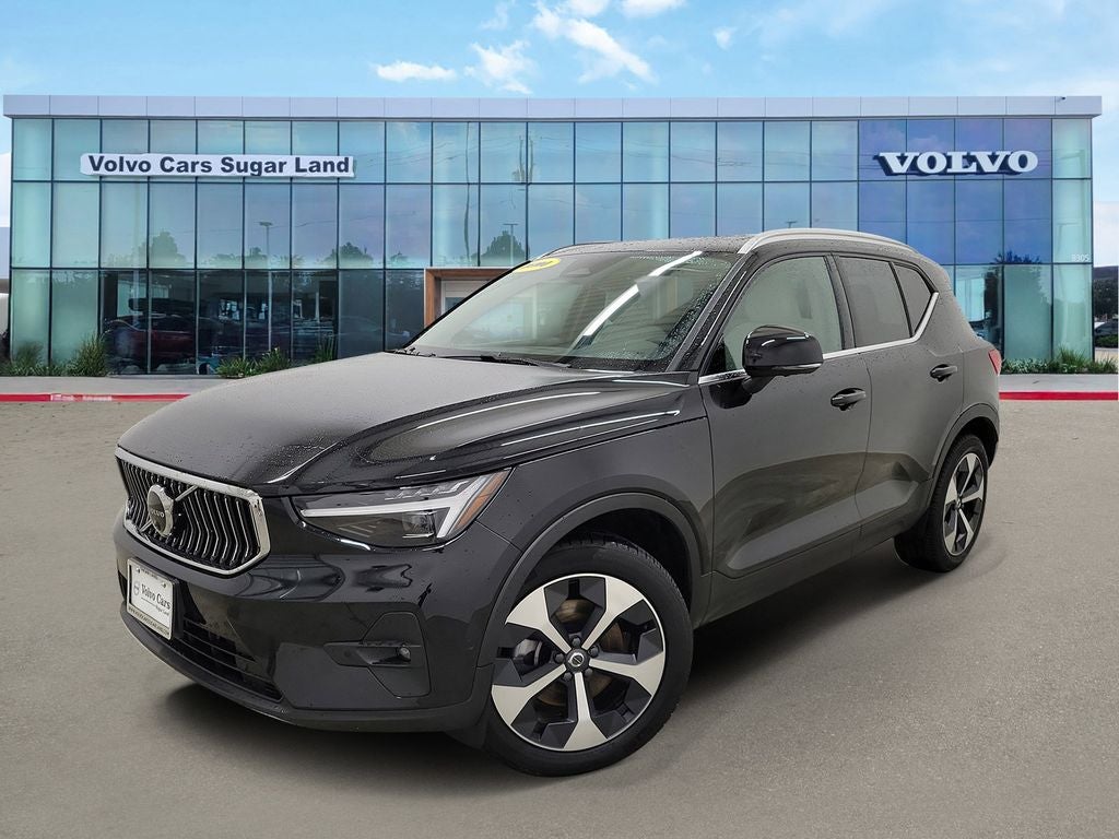 2025 Volvo XC40 B5 Plus Bright Theme