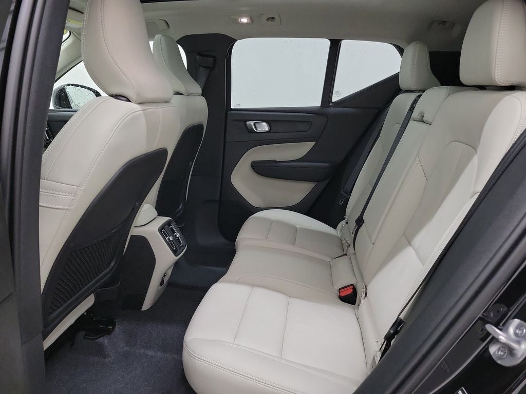 2025 Volvo XC40 B5 Plus Bright Theme