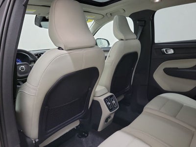 2025 Volvo XC40 B5 Plus Bright Theme