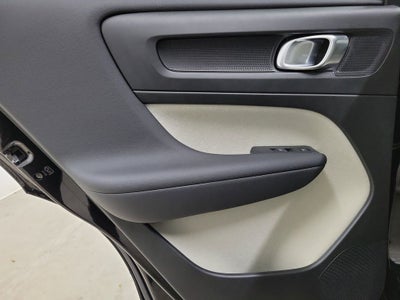 2025 Volvo XC40 B5 Plus Bright Theme