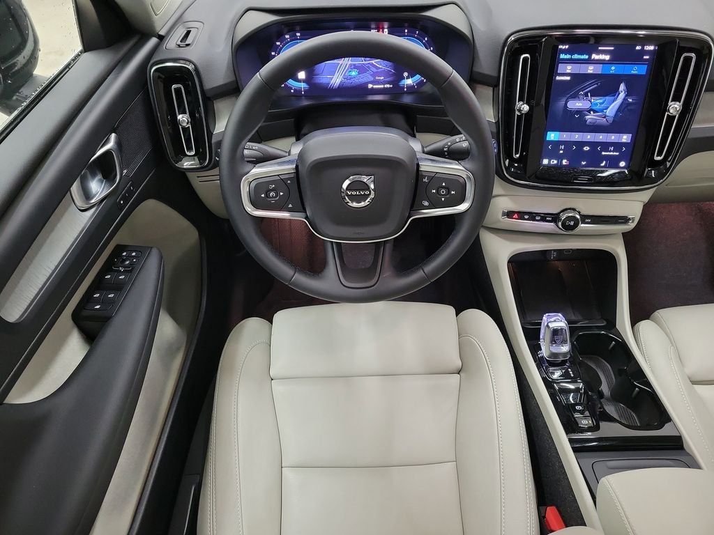 2025 Volvo XC40 B5 Plus Bright Theme