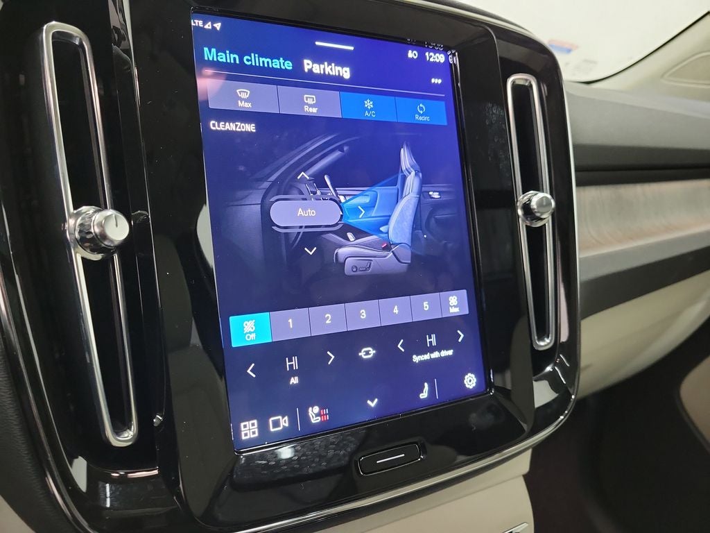 2025 Volvo XC40 B5 Plus Bright Theme