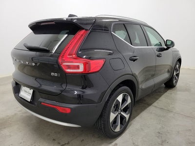 2025 Volvo XC40 B5 Plus Bright Theme