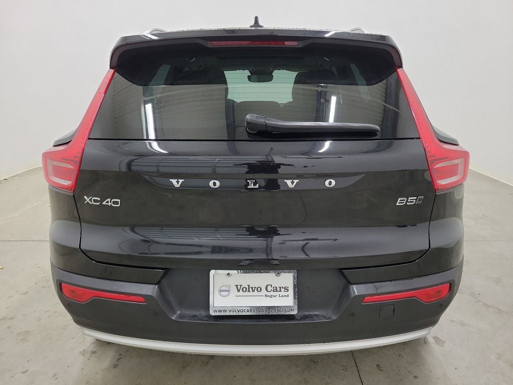 2025 Volvo XC40 B5 Plus Bright Theme
