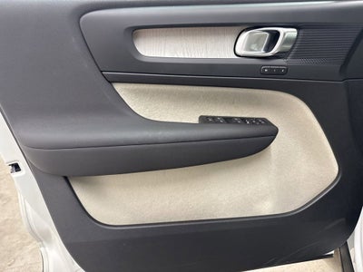 2025 Volvo XC40 B5 Plus Bright Theme