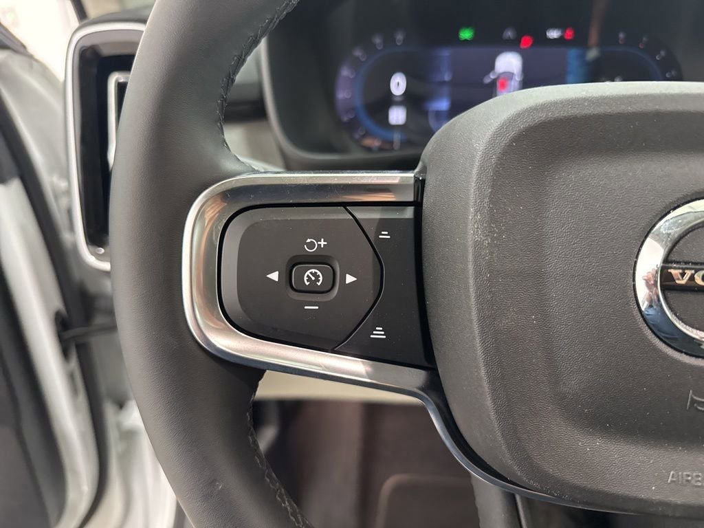 2025 Volvo XC40 B5 Plus Bright Theme