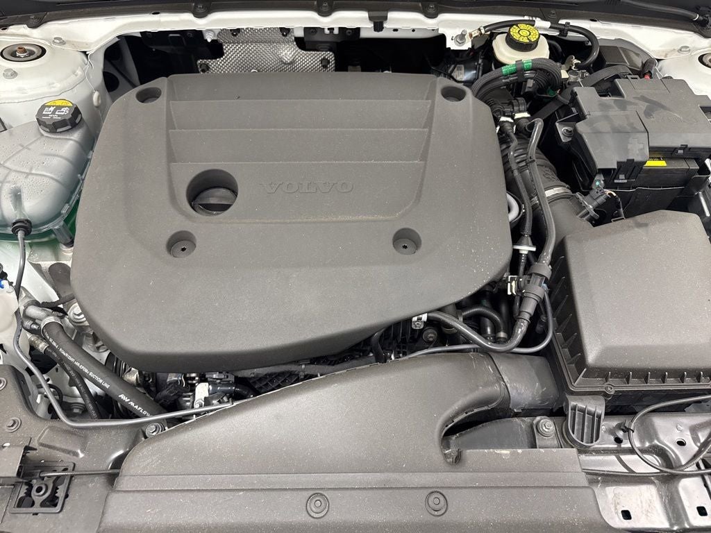 2025 Volvo XC40 B5 Plus Bright Theme