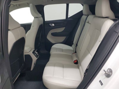 2025 Volvo XC40 B5 Plus Bright Theme