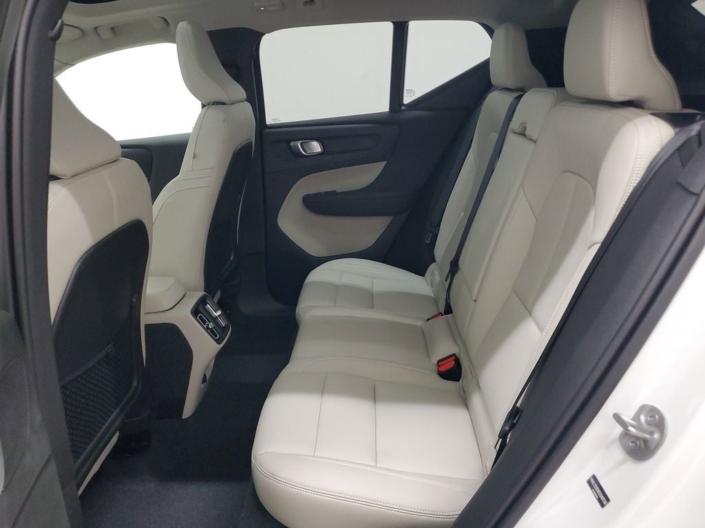 2025 Volvo XC40 B5 Plus Bright Theme