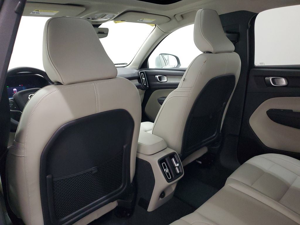 2025 Volvo XC40 B5 Plus Bright Theme