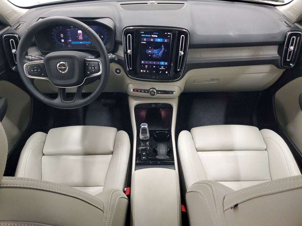 2025 Volvo XC40 B5 Plus Bright Theme