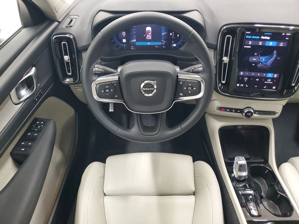 2025 Volvo XC40 B5 Plus Bright Theme