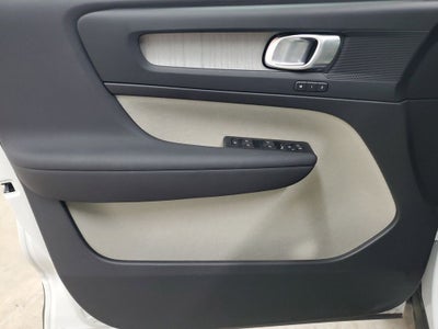 2025 Volvo XC40 B5 Plus Bright Theme