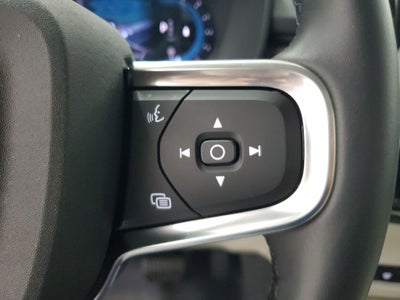 2025 Volvo XC40 B5 Plus Bright Theme