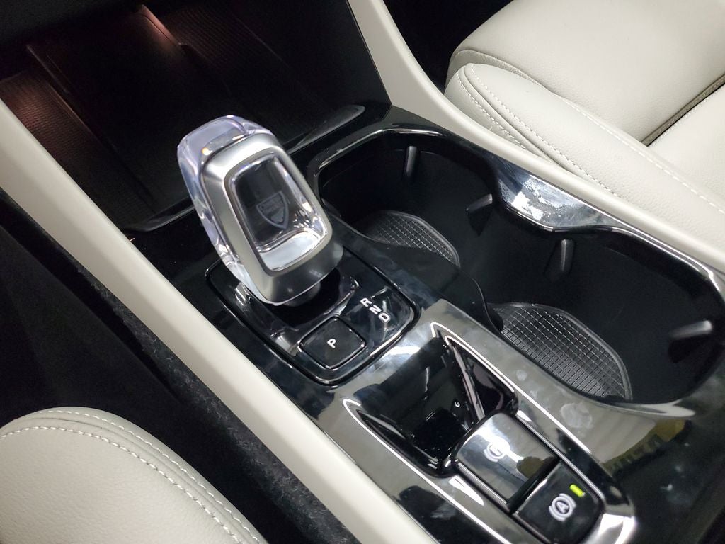 2025 Volvo XC40 B5 Plus Bright Theme