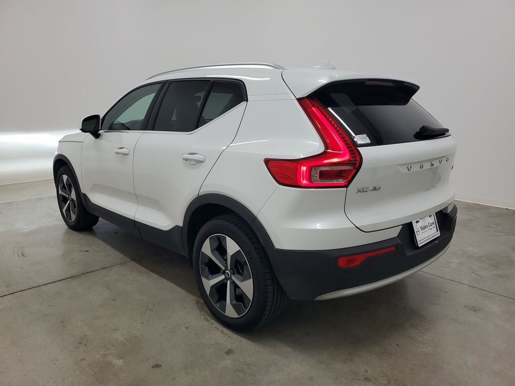 2025 Volvo XC40 B5 Plus Bright Theme