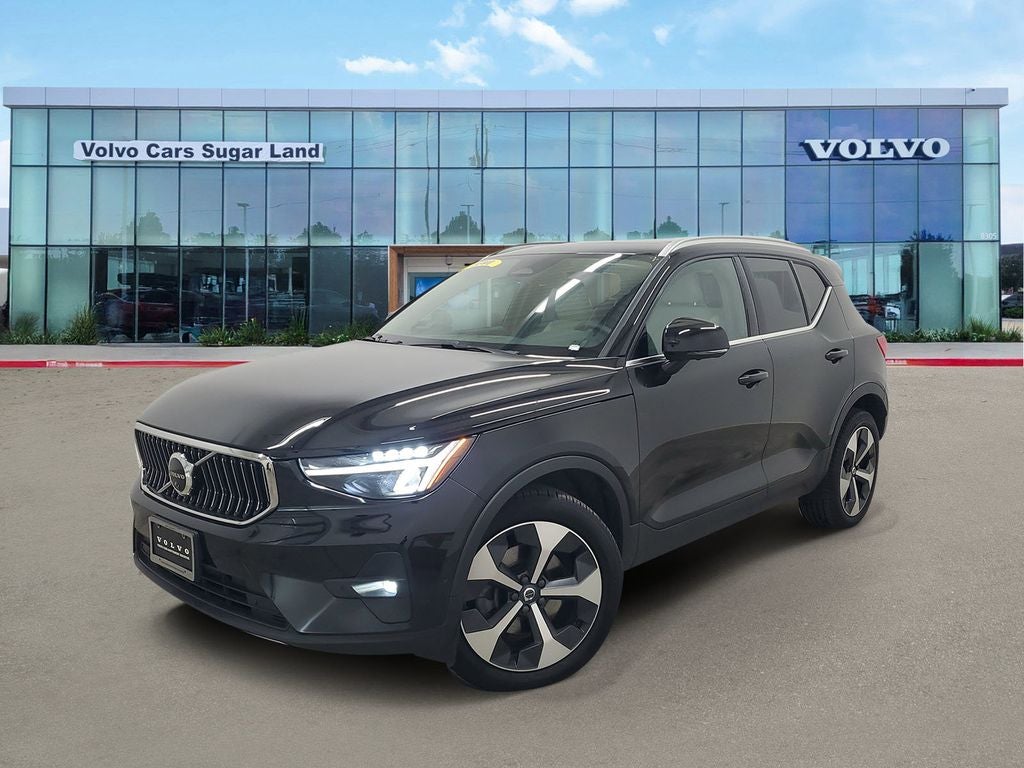 2025 Volvo XC40 B5 Plus Bright Theme