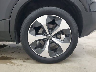 2025 Volvo XC40 B5 Plus Bright Theme