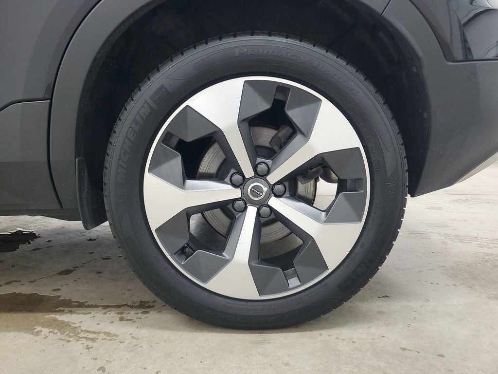 2025 Volvo XC40 B5 Plus Bright Theme