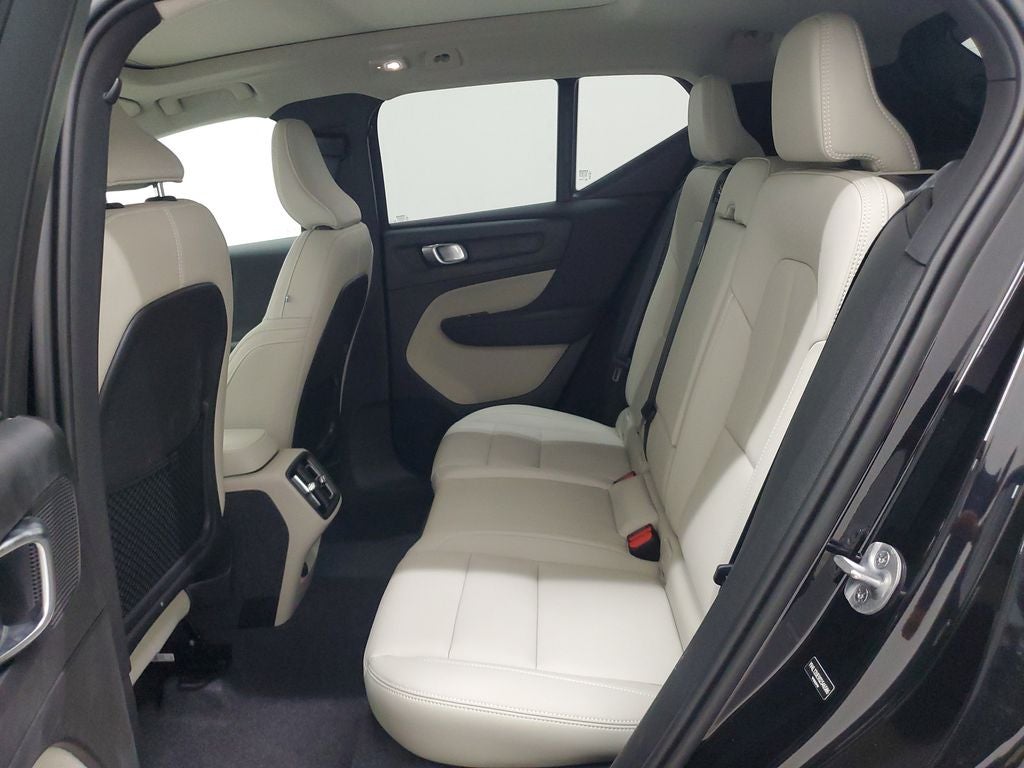 2025 Volvo XC40 B5 Plus Bright Theme