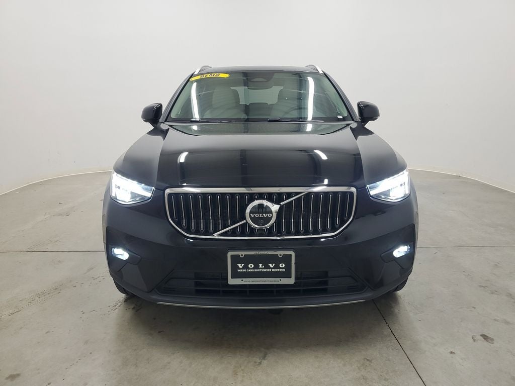 2025 Volvo XC40 B5 Plus Bright Theme