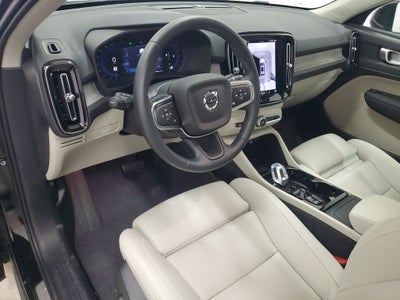 2025 Volvo XC40 B5 Plus Bright Theme