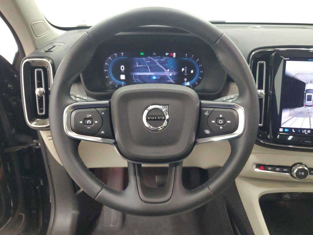 2025 Volvo XC40 B5 Plus Bright Theme