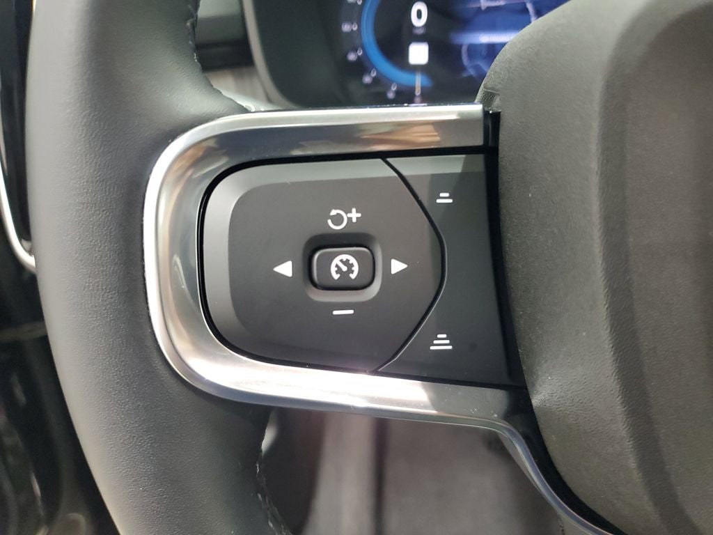 2025 Volvo XC40 B5 Plus Bright Theme