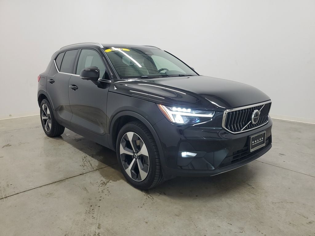 2025 Volvo XC40 B5 Plus Bright Theme