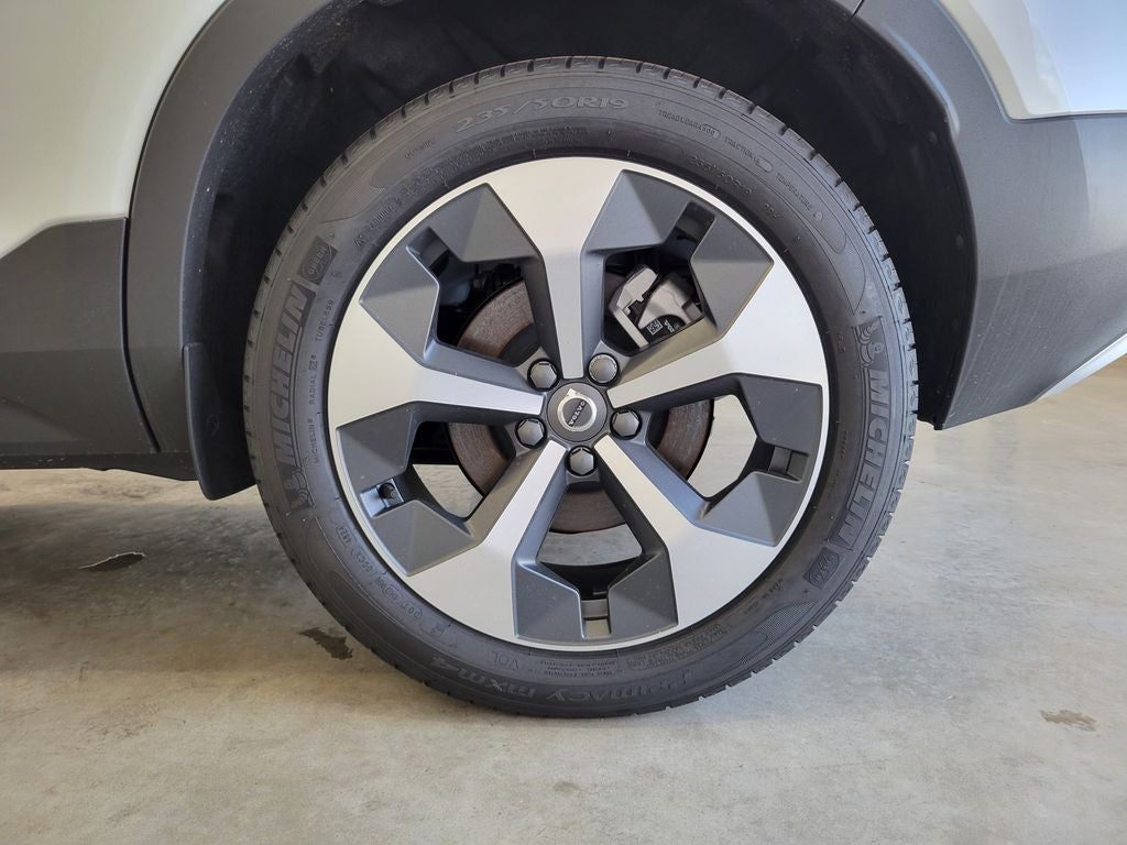 2025 Volvo XC40 B5 Core