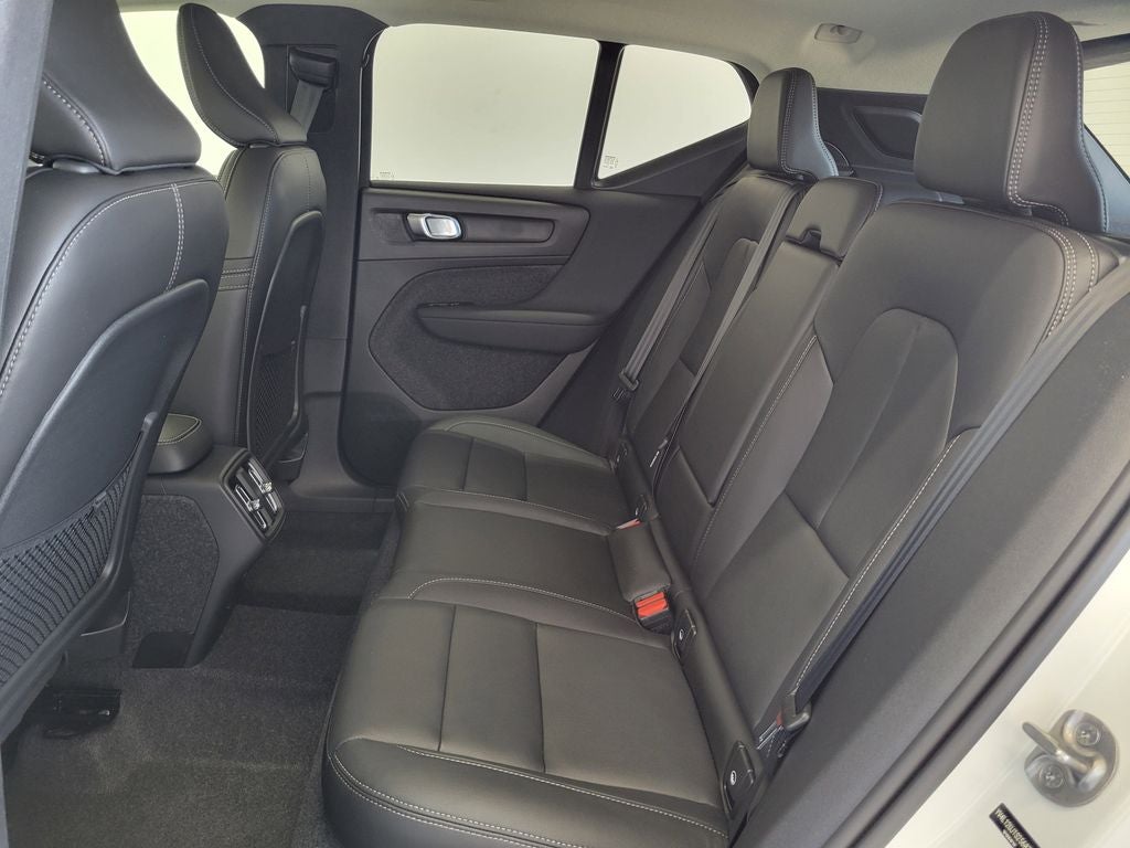 2025 Volvo XC40 B5 Core