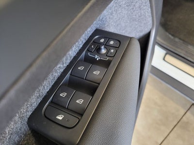 2025 Volvo XC40 B5 Core