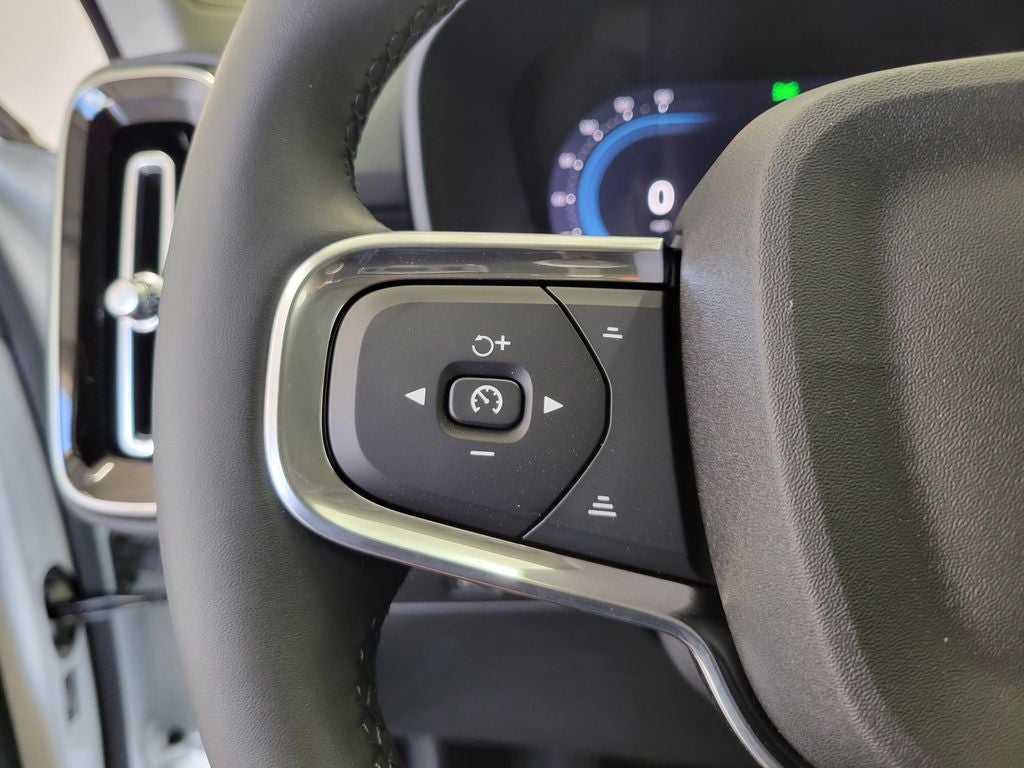 2025 Volvo XC40 B5 Core