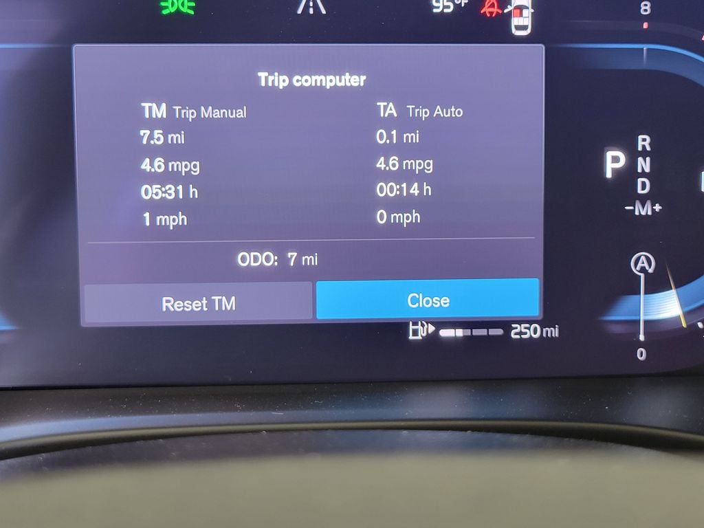 2025 Volvo XC40 B5 Core