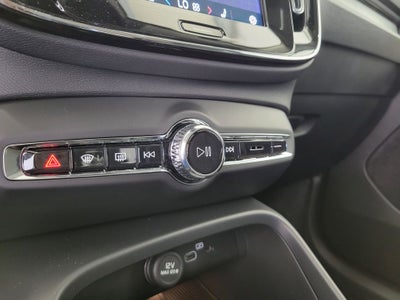 2025 Volvo XC40 B5 Core